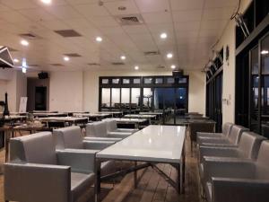 a dining room with tables and chairs in a room at de rěve Express Hotel in Chiayi City +88 photos