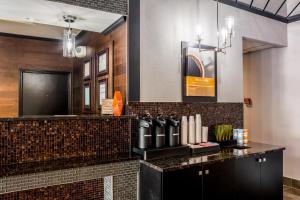 a bar in a room with a counter with candles at Motel 6-Marietta, GA - Atlanta Northwest in Marietta