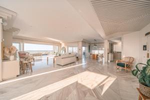 a living room with a couch and a table at Luxury Penthouse Ashdod, Sea View, 5 Bedrooms, Rooftop in Ashdod