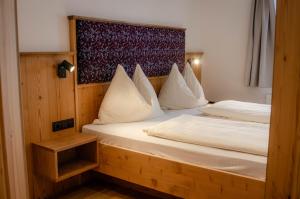 a bedroom with two beds with white pillows at Bauernhof Krahlehen - B&B - Apartments in Filzmoos