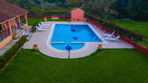 Piscina di Gregory-Vassilis Apartments o nelle vicinanze