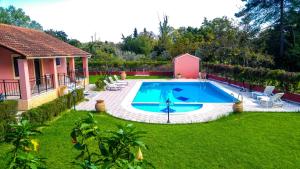 Piscina di Gregory-Vassilis Apartments o nelle vicinanze