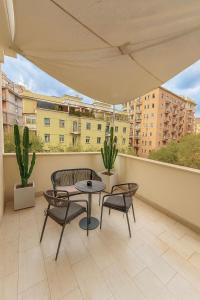 a patio with two chairs and a table on a balcony at J Maluni City Hotel in Rome