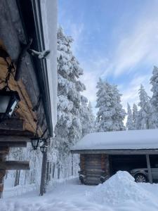 a snow covered cabin with a pile of snow at Kelogornitsa - Levikeskus 2 km - ski bus 300 m in Kittilä