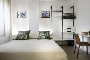 a bedroom with a bed and a desk and a table at Ciauru al Sud in Messina