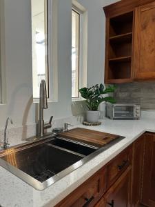 a kitchen with a stainless steel sink and a window at Apartment D Fuertevali in San Salvador