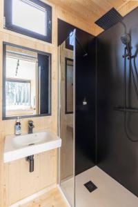 a bathroom with a sink and a shower at Hidden Base - romantyczna leśna kryjówka in Smolarnia