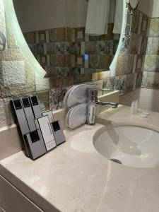 a bathroom with a sink and a mirror at بريفير للشقق المخدومة - Privere Serviced Apartments in Riyadh