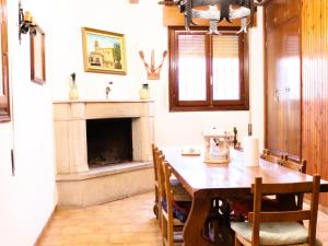 a dining room with a table and a fireplace at Baketxea, 8 PAX, Jardín, BARBACOA y Merendero in Elvillar