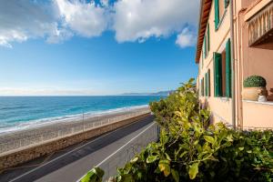 a view of the beach from a building at SEAHORSEROOM - Frontemare con Idromassaggio in Finale Ligure