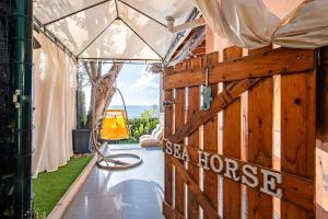 a room with a wooden door with the words spa house at SEAHORSEROOM - Frontemare con Idromassaggio in Finale Ligure +22 photos
