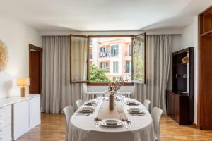 a dining room with a white table and chairs at Villa Palma in Palma de Mallorca