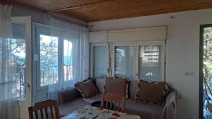 a living room with a couch and a table at Apartmani Primorski hrast in Bar