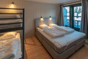 a bedroom with two bunk beds and a window at Bakkebyvegen 22A in Trysil