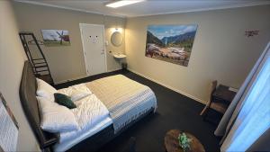 a bedroom with a bed and a painting on the wall at Stayover Lista in Farsund