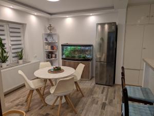 a dining room with a table and a fish tank at Ferienwohnung Erlengrund in Mochenwangen +11 photos
