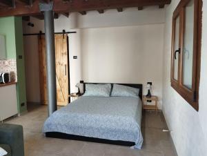 a bedroom with a bed in a room at B&B Occhio di Adone in Monzuno