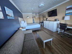 TV i/ili multimedijalni sistem u objektu Capt Thomson's Resort