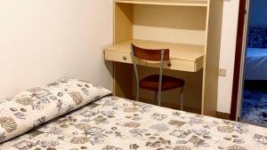 a bedroom with a bed and a desk and a deskictericter at RM05 - Senigallia, trilocale fronte mare in Senigallia