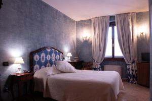 a bedroom with a bed with a blue wall at Villa Castelletto in Castelletto Molina
