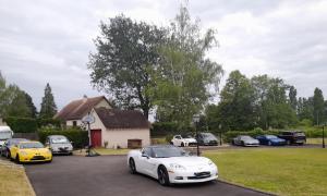 a group of cars parked in a parking lot at Chez Sally et Mario in Arnage
