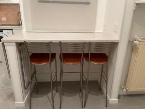 a kitchen with two bar stools and a counter at Oasi di pace in Domaso