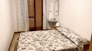 a bedroom with a bed with a blanket on it at RM06 - Senigallia, trilocale fronte mare in Senigallia