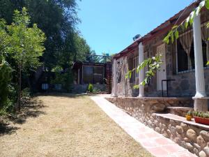 an outside view of a house with a stone wall at La tranquera ll in Trapiche