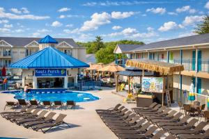 a resort with a swimming pool and lounge chairs at Islander Inn in Put-in-Bay