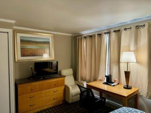 Μια τηλεόραση ή/και κέντρο ψυχαγωγίας στο Rodeway Inn