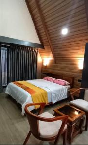 a bedroom with a bed and a chair and a table at Winter Whisper in Jāmb