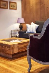 a living room with a coffee table and a couch at Suite Buche - Chalet Bergerhöh in Bad Wiessee