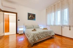 a bedroom with a bed and a large window at Relax Stay vicino Padova e Brenta in Vigonza