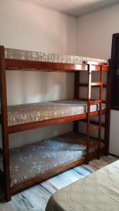 two bunk beds in a room with the top bunkessions at Bruno Pereira in Guarujá +5 photos