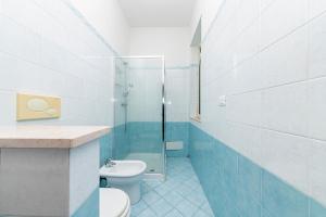a bathroom with a toilet and a glass shower at Blue Dreams - Marittima in Marittima