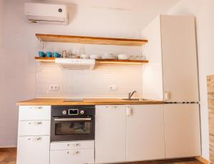 a small kitchen with white cabinets and a sink at GuestReady - Calvario Rota 30 JC in Rota