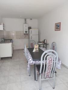 a kitchen with a table with chairs and a kitchen at Patio Escondido in Paraná