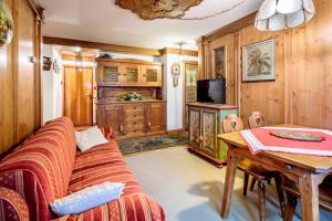 a living room with a couch and a table at Villa Cristallino -Stayincortina in Cortina dʼAmpezzo