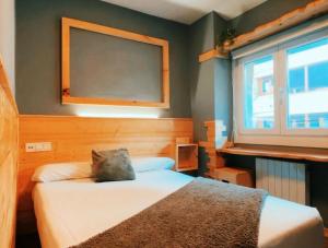 a bedroom with a bed and a large mirror at Hotel Hito in Vitoria-Gasteiz