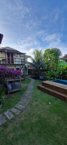 a yard with a house and a swimming pool at Vila Cacau pousada - Serra Grande in Serra Grande
