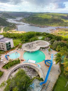 an overhead view of a water park with two pools at Xingó Parque Hotel in Canindé de São Francisco