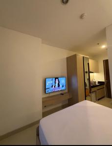 a bedroom with a bed and a tv in a room at Newton 1 CBD Jakarta Sudirman in Jakarta