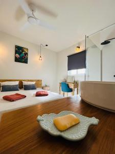 a bedroom with a bed and a plate on the floor at Le joyau de Pinel in Saint Martin +38 photos