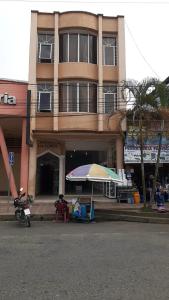 a building with an umbrella in front of it at Hotel Victoria in Nueva Loja