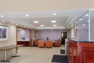 an office lobby with a table and chairs at All Seasons Inn & Suites Smithfield Providence in Smithfield