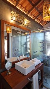 a bathroom with two sinks and a large mirror at Vila das Águas in Atins +73 photos
