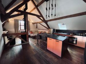 a kitchen with a black counter top in a room at Côté Brand in Turckheim