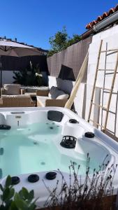 a hot tub sitting on top of a patio at Habitación en vivienda compartida con baño privado in Santullán