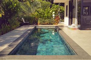 a swimming pool in the middle of a yard at Casa Kimara in Uvita