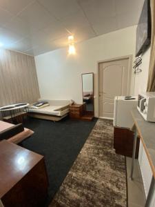 a room with two beds and a microwave in it at МотельХаусSous in Svitlovodsʼk